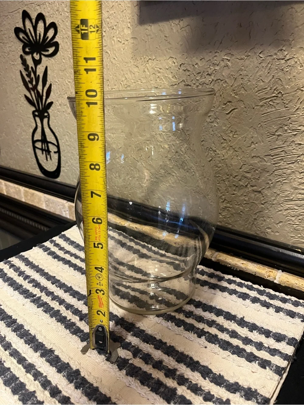 N/A glass vase